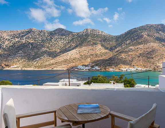 Rooms in Sifnos with sea view